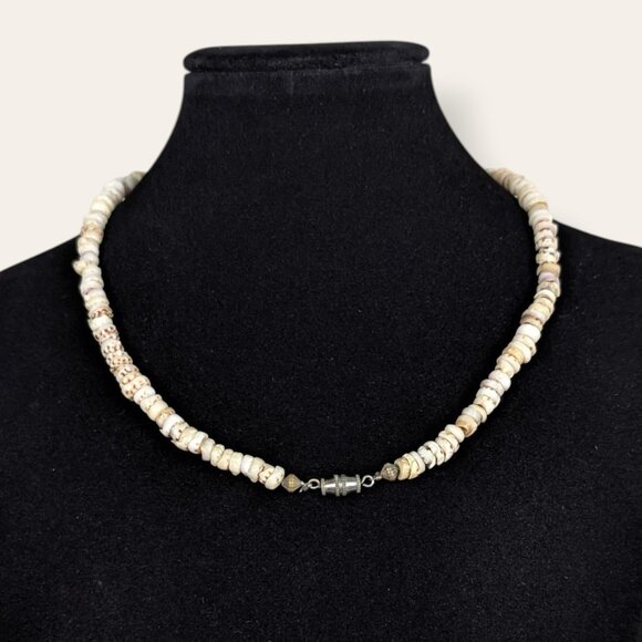 V. Puka Shell & Coral Beaded Necklace - Picture 4 of 6